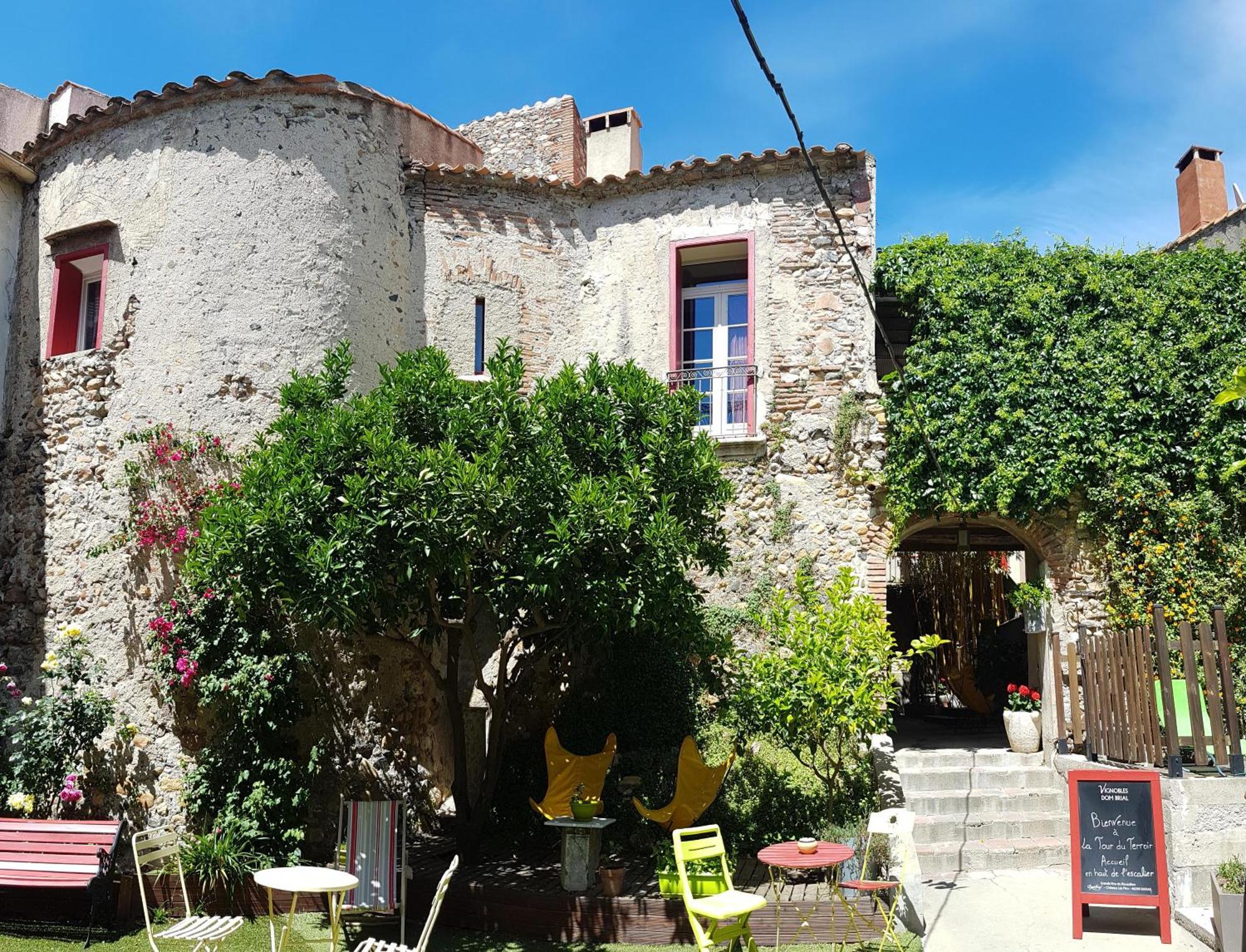 La Tour Du Terroir Bed & Breakfast Rivesaltes Exterior photo